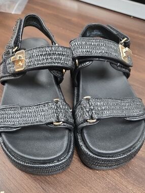 Madden NYC Size 6 Black Woven Platform Sandal
